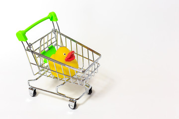 買い物をするアヒル