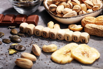Products containing magnesium: bananas, pumpkin seeds, cashew nuts, peanuts and pistachios