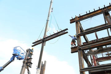 鉄骨の組み立て