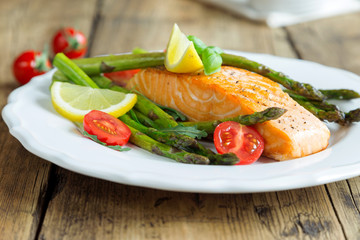 gebackener Lachs mit Spargel