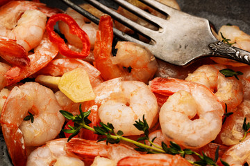 Grilled prawns with chili pepper, garlic and thyme. Grilled seafood.