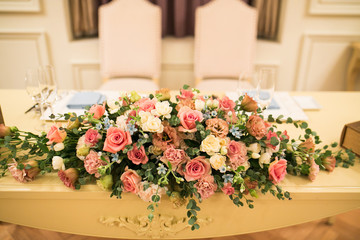 Wedding decoration table rose flower, Bride and groom seat - 結婚式の新郎新婦席