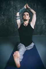 Obraz na płótnie Canvas twine in yoga