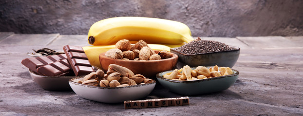 Products containing magnesium: bananas, pumpkin seeds, cashew nuts, peanuts and pistachios