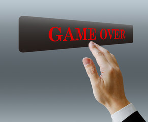 ボタンを押すビジネスマン（ゲームオーバー）