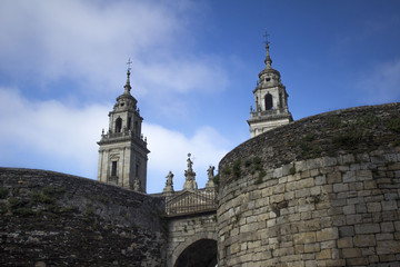 Fototapeta na wymiar Torres y Muralla de Lugo