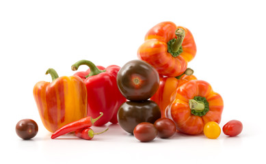 Kumato-Tomaten, Tigerpaprika und Peperoni