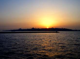 Fototapeta premium Istanbul Bosphorus at sunset, view of historical peninsula