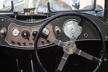 Interior automóvel antigo