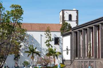Fototapeta premium Igreja do Colégio de Praça do Município de Funchal Madeira island Portugal