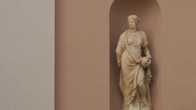 Statue on Palazzo della Borsa Vecchia in Trieste