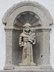 imajen de santo ayudando a ninos