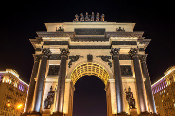 Fototapeta na wymiar tourist attraction of night Moscow, triumphal arch in the light of night lights