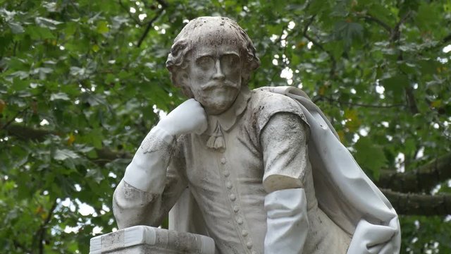 Close up of William Shakespeare's statue 