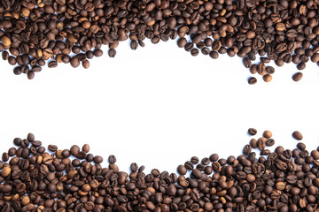 Kaffeebohnen auf weißen Hintergrund