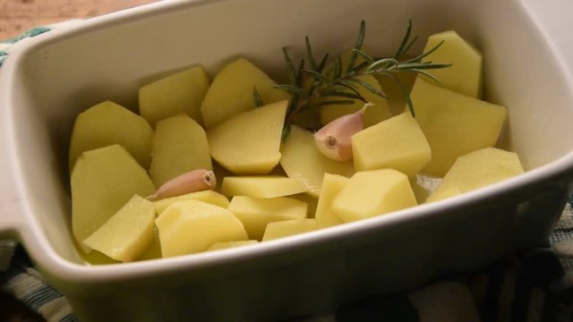 Solanum tuberosum Peruna Бульба Patate Կարտոֆիլ תפוח אדמה ジャガイモ Ziemniak Lilek brambor Kartoffel بطاطس Картофель Potato Potatis Burgonya video Aardappel Kartafla
