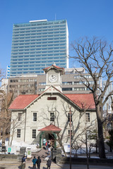 街中にある札幌市時計台のイメージ
