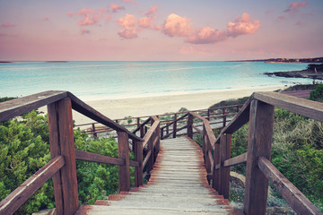 Obraz premium Zrelaksuj się wieczorem nad morzem