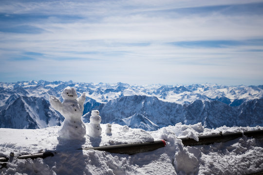 Drei Schneemänner auf der Zugspitze