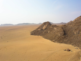 Fototapeta na wymiar Einsame Farm in der Wüste Namibias
