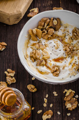 Fresh cheese with honey and walnuts