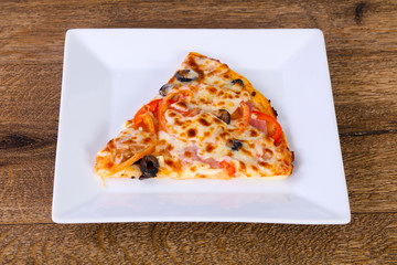 Pizza with ham