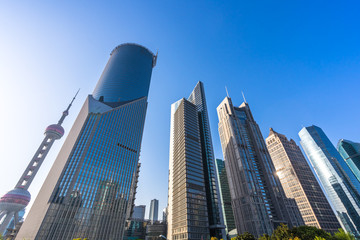 Fototapeta premium modern office building in urban