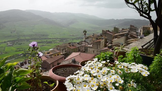 Vista di Sperlinga in Provincia di Enna con le sue vie e abitazioni antiche