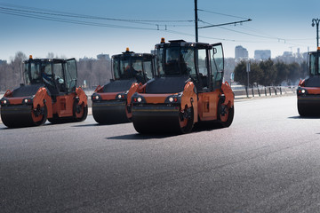 Road repair, compactor lays asphalt. A lot of heavy special machines