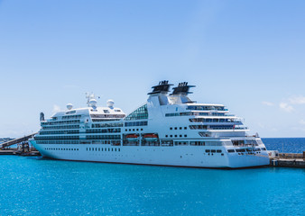 Fototapeta na wymiar Luxury Cruise Ship in Barbados