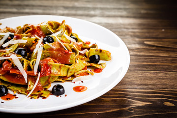 Pasta with tomato sauce and vegetables