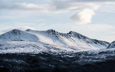 Fototapeta na wymiar Winter peaks in Norway