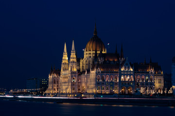 Fototapeta na wymiar Hungarian parliament building #1