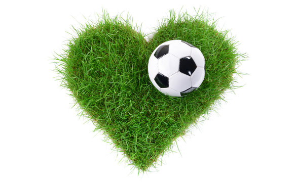 Rasen Herz mit Fussball - Freigestellt