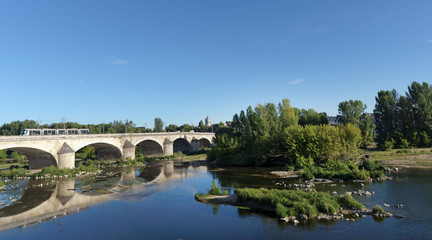 Fototapeta na wymiar Orleans bridge in the Loire valley