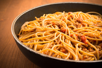 Spaghetti con salsa di pomodoro e carne
