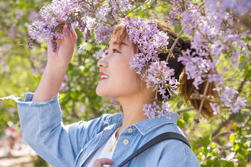 Obraz premium Closeup portrait of young woman enjoying spring nature, having fun outdoors.