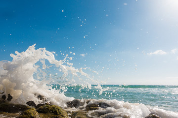 Bursts of the waves of the sea, Wave bursting over rocks