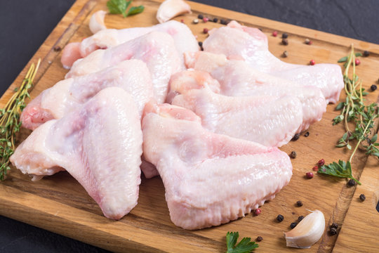 Raw chicken wings with spices