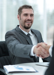 closeup .handshake of business partners above the Desk