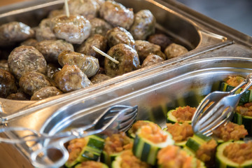 Nourriture servie dans un buffet