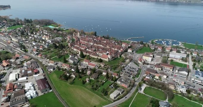 Murten im R&uuml;ckw&auml;rtsflug