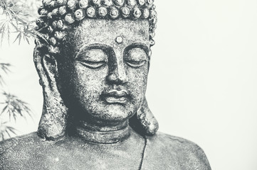Visage de bouddha en métal