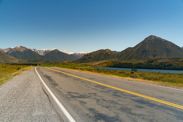 Naklejka premium On the road leading to Auther’s Pass National Park, New Zealand natural landscape