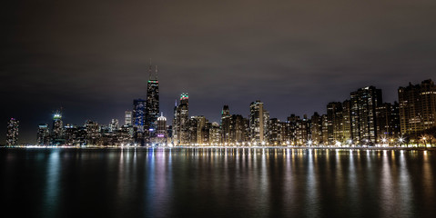 Fototapeta na wymiar The night skyline of Chicago from North Ave Beach 