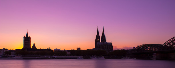 Fototapeta na wymiar Cologne at sunset