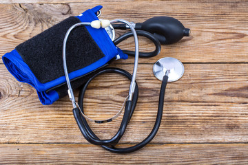 Mechanical blood pressure tonometer