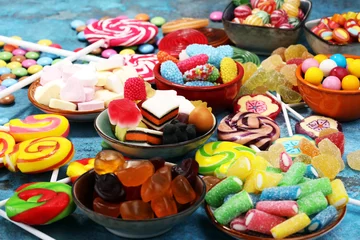 Crédence de cuisine en verre imprimé Bonbons candies with jelly and sugar. colorful array of different childs sweets and treats.