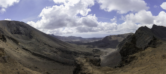 Tongariro crossing new zealand day hike vulcano