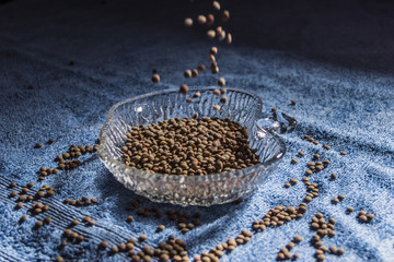 alimento, semilla, café, ingrediente, semilla, alforfón, aislada, blanco, granito, organica, salubre, crudo, mole, café, especia, mostaza, apiladas, lino, insaturado, bol, lina, vegetariana, con textu © Andresperez